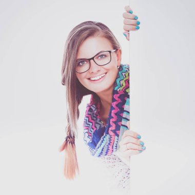 Boş tahta işaret eden güzel öğrenci kadın