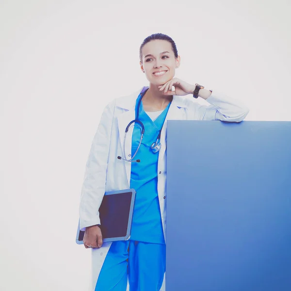 Жінка-лікар з чистим щитом — стокове фото