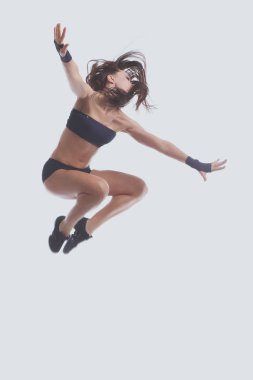 şık ve genç modern stil dansçı atlama