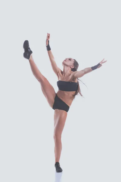 Stijlvolle en jonge moderne stijl danser springen — Stockfoto