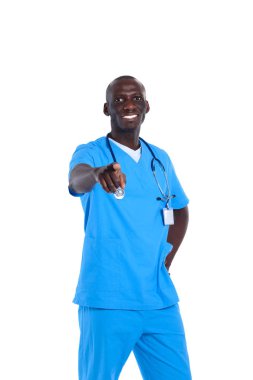 Sen beyaz arka plan üzerinde izole, yakışıklı genç doktor işaret parmağı