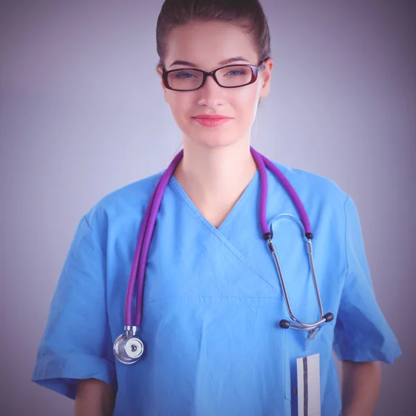 Woman doctor standing with folder at hospital — Stock Photo, Image