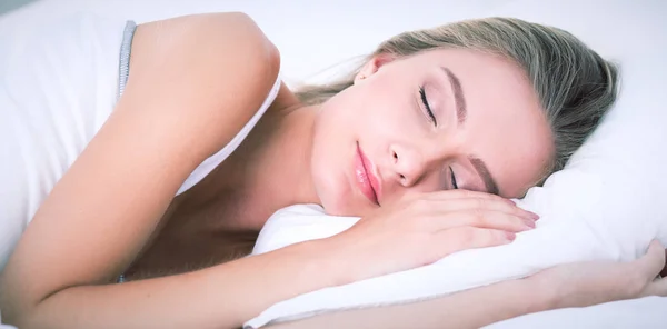 Pretty woman lying down on her bed at home — Stock Photo, Image