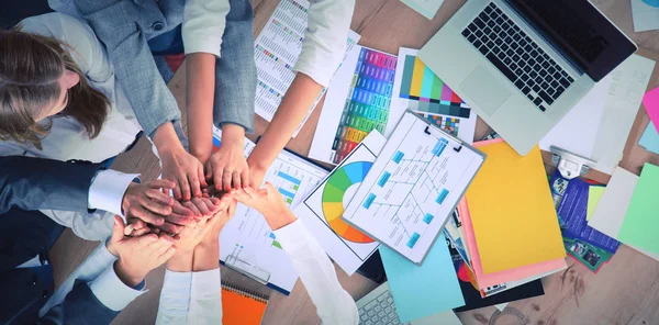 Business team met handen bij elkaar - teamwork concepten — Stockfoto