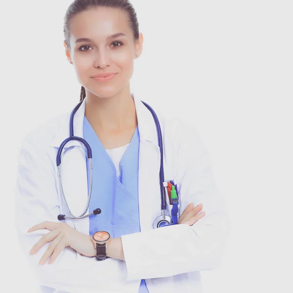 白い背景に独立した腕で立って聴診器を持つ女性医師 — ストック写真