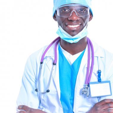 Bir maske ve üniforma giyen bir doktor portresi. Beyaz arka plan üzerinde izole
