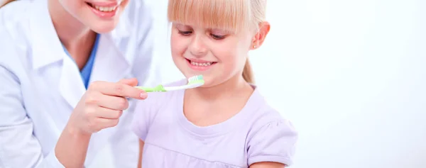 Dentista e menina no escritório — Fotografia de Stock