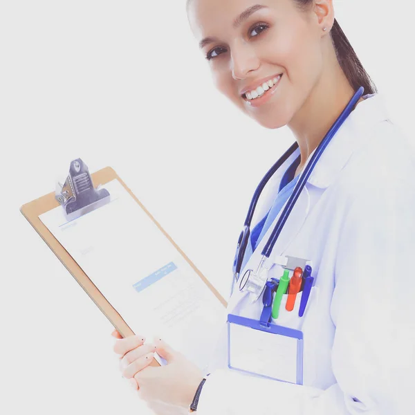 Médico femenino con portapapeles, aislado sobre fondo blanco —  Fotos de Stock