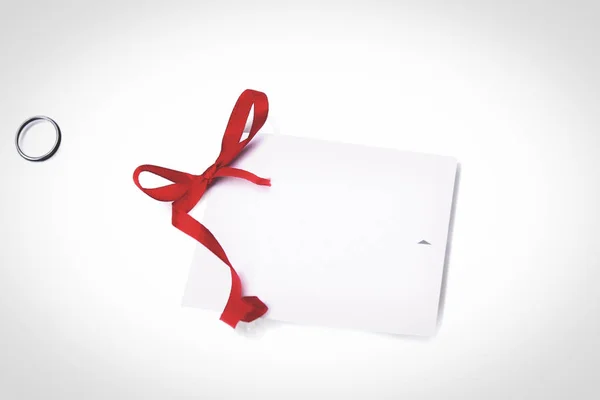 Gift card note with red ribbon on white background — Stock Photo, Image