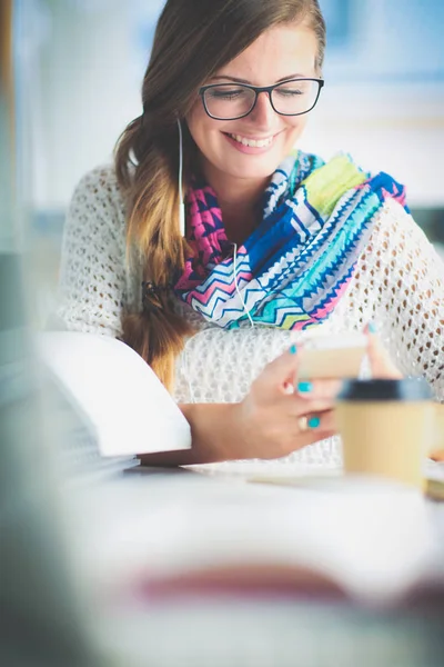 Woman use of mobile phone in university. Student. University — Stock Photo, Image