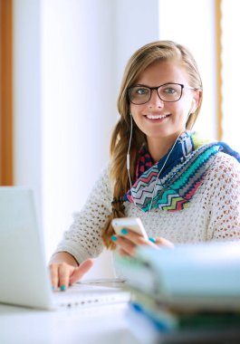 Kadın Üniversitesi'nde cep telefonu kullanımı. Öğrenci. Üniversitesi