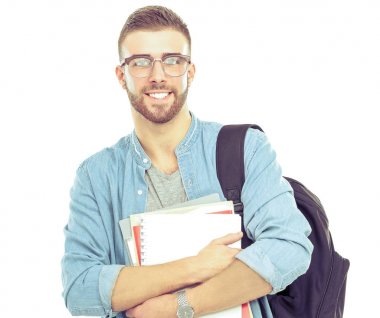 Beyaz arka plan üzerinde izole kitap tutan bir okul çantası olan bir erkek öğrenci