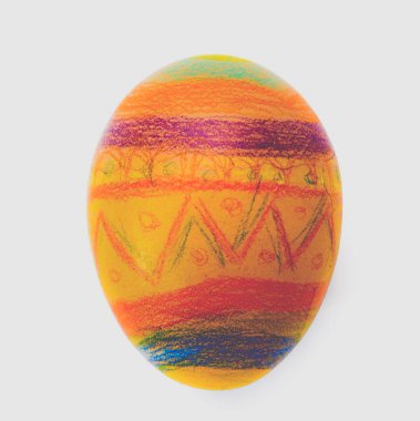 Boyalı yumurta ve beyaz zemin üzerine kalem