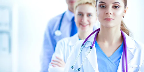 Attractive female doctor in front of medical group — Stock Photo, Image