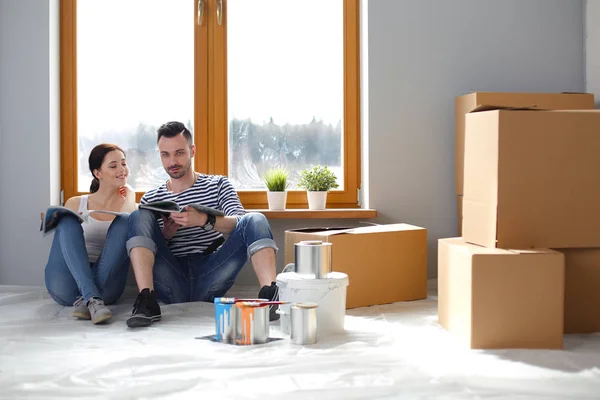 Portrait happy smiling young couple painting interior wall of new house. Young couple — Stock Photo, Image