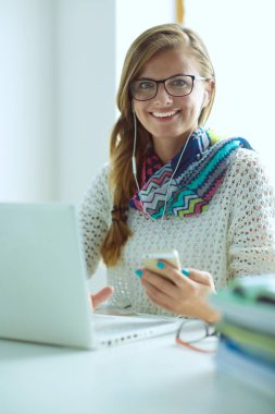 Kadın Üniversitesi'nde cep telefonu kullanımı. Öğrenci. Üniversitesi