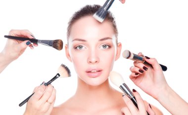 fırçalar ile güzel kadın portre portre resim