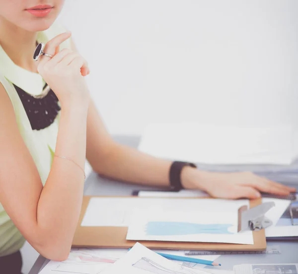 Giovane stilista con cartella di lavoro in studio — Foto Stock