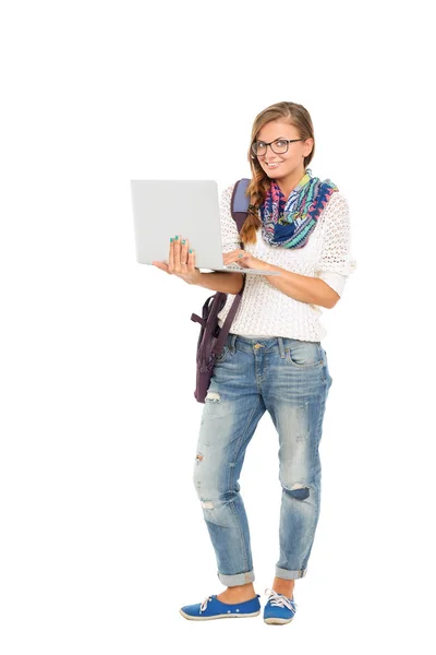 Усміхнений підліток з ноутбуком на білому тлі. Студентська . — стокове фото