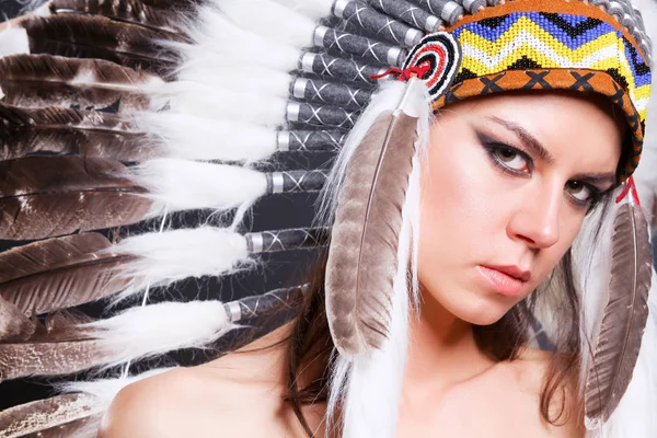 Beautiful woman in native american costume with feathers — Stock Photo, Image