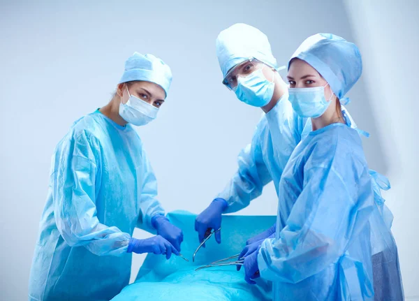 Team surgeon at work in operating room — Stock Photo, Image