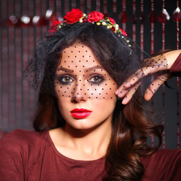 Portrait of a beautiful woman with flowers in her hair — Stock Photo, Image