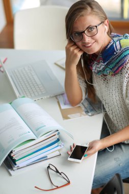 Kadın Üniversitesi'nde cep telefonu kullanımı. Öğrenci. Üniversitesi
