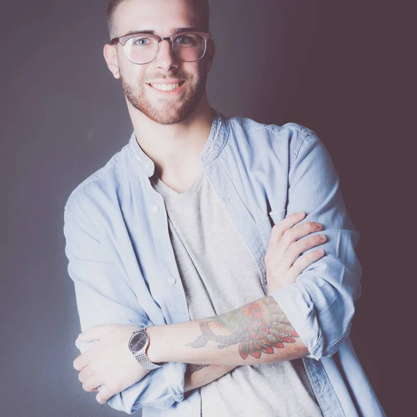 Portrait of a happy casual man standing isolated on a dark backg — Stock Photo, Image