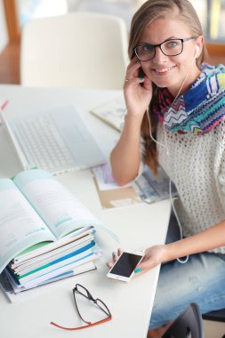 Kadın Üniversitesi'nde cep telefonu kullanımı. Öğrenci. Üniversitesi