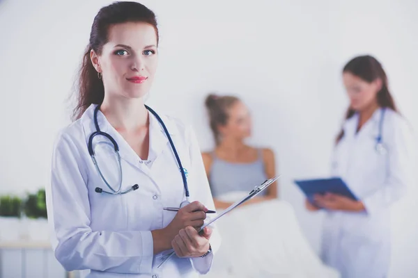 Two woman doctors standing near patient at hospital — Stock Photo, Image