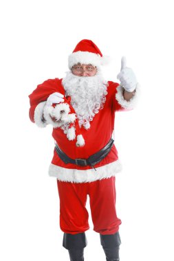 gerçek Noel Baba büyük çanta dolusu hediye izole beyaz zemin üzerine, taşıma