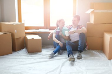 İki katta oturan ev taşıma. Çift