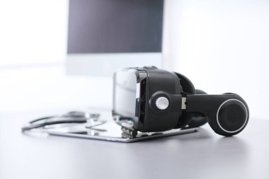 Bilgisayarlı sanal gerçeklik gözlükleri. İş. 3D teknoloji