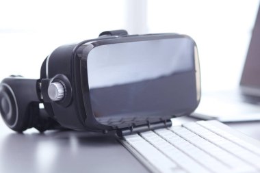 Bilgisayarlı sanal gerçeklik gözlükleri. İş. 3D teknoloji