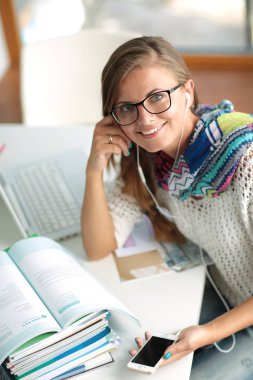 Kadın Üniversitesi'nde cep telefonu kullanımı. Öğrenci. Üniversitesi