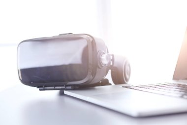 Bilgisayarlı sanal gerçeklik gözlükleri. İş. 3D teknoloji