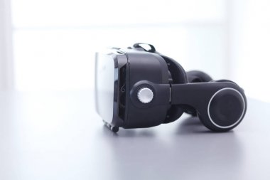 Bilgisayarlı sanal gerçeklik gözlükleri. İş. 3D teknoloji