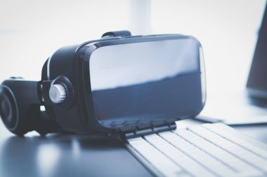 Bilgisayarlı sanal gerçeklik gözlükleri. İş. 3D teknoloji