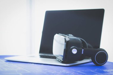 Bilgisayarlı sanal gerçeklik gözlükleri. İş. 3D teknoloji