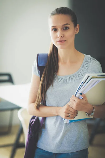 Portret van de jonge student vrouw met oefening boeken. Student vrouw — Stockfoto