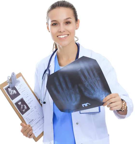 女医が白い背景で隔離の x 線検査 — ストック写真