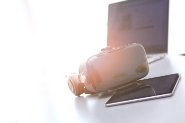 Bilgisayarlı sanal gerçeklik gözlükleri. İş. 3D teknoloji