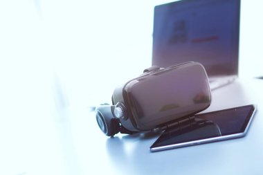 Bilgisayarlı sanal gerçeklik gözlükleri. İş. 3D teknoloji