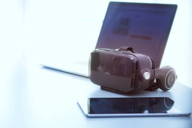 Bilgisayarlı sanal gerçeklik gözlükleri. İş. 3D teknoloji