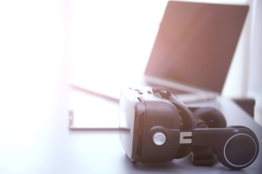 Bilgisayarlı sanal gerçeklik gözlükleri. İş. 3D teknoloji