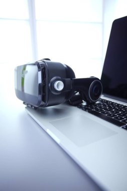 Bilgisayarlı sanal gerçeklik gözlükleri. İş. 3D teknoloji