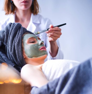 Güzel kadın maskesi, sahip Spa yalan