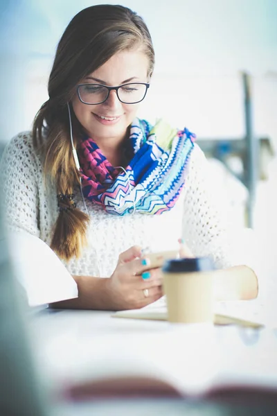 Woman use of mobile phone in university. Student. University — Stock Photo, Image