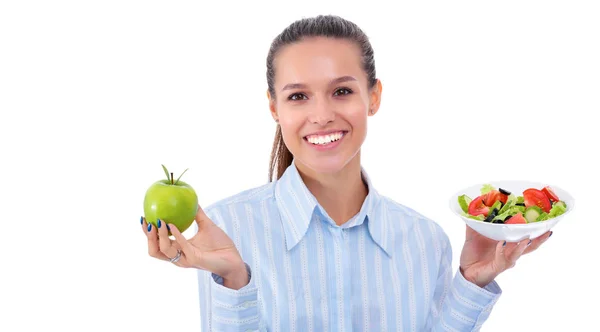 Portret przytrzymanie płyta z warzywa świeże i zielone jabłko lekarza piękna kobieta — Zdjęcie stockowe