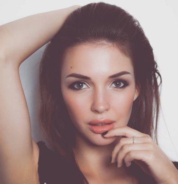 Beyaz arka plan üzerinde izole, güzel bir kadın